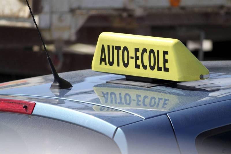 Pourquoi choisir une auto-école avec moniteur diplômé TP ECSR et démarches ANTS prises en charge à Bourg-sur-Gironde 33710